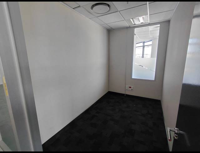 6,747M² OFFICE TO LET IN WATERFALL